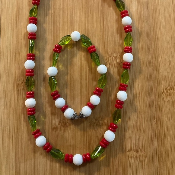 Hand Crafted Necklace Bracelet Set White Red Green Beaded 22” Stretch 7.5” - Picture 1 of 13